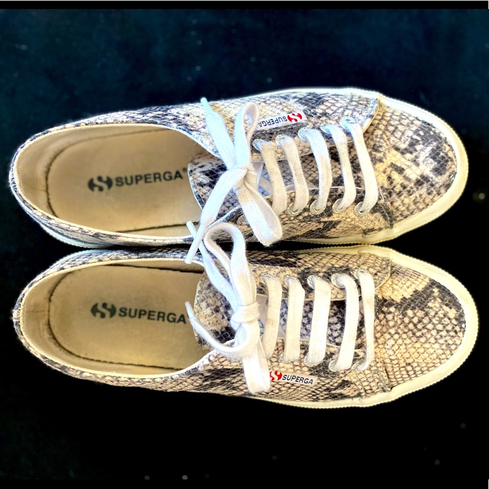 Superga Cotu Classic Tennis Sneakers in Synthetic Snakeskin Print. Size 8 women.